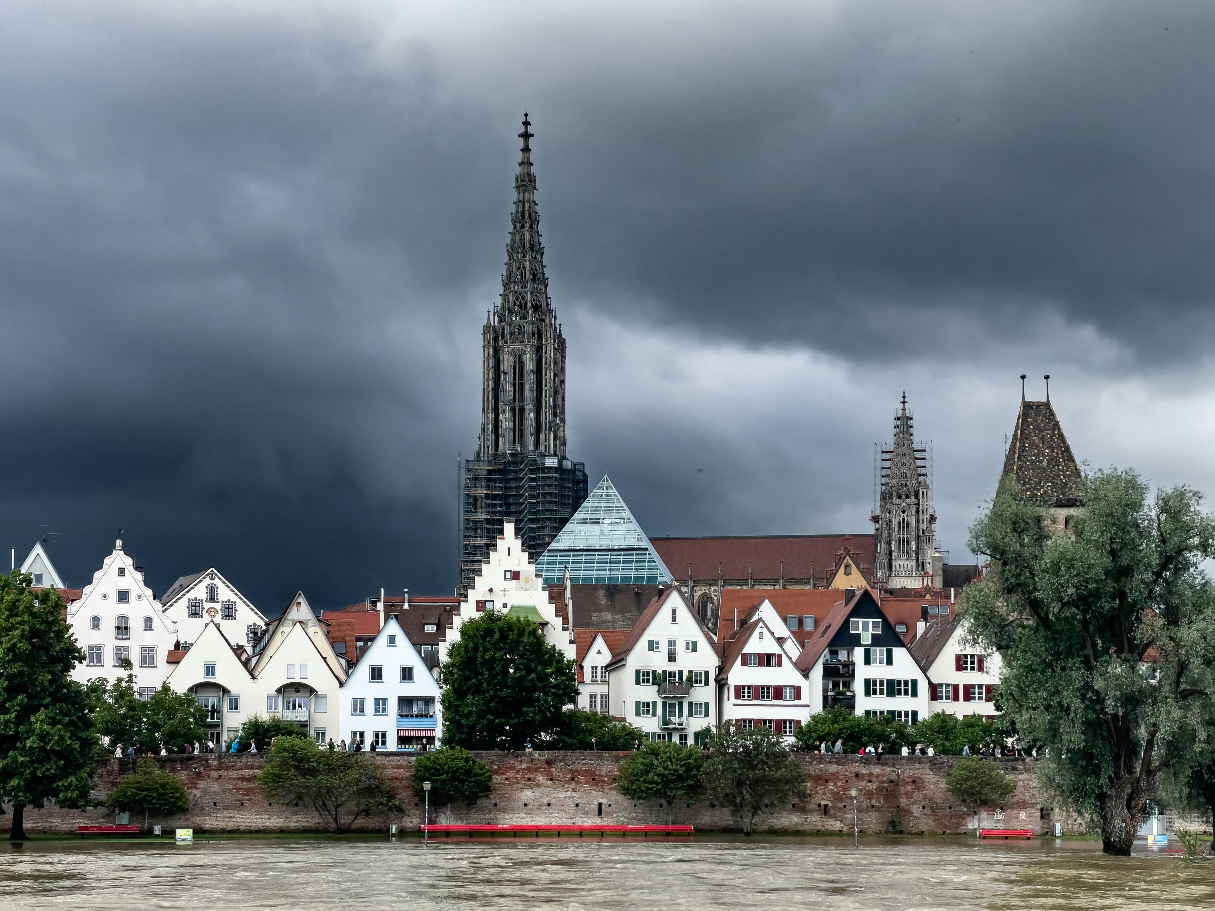 Schutz und Stil: Entdecken Sie die Vorteile von Fensterfolien für historische Gebäude