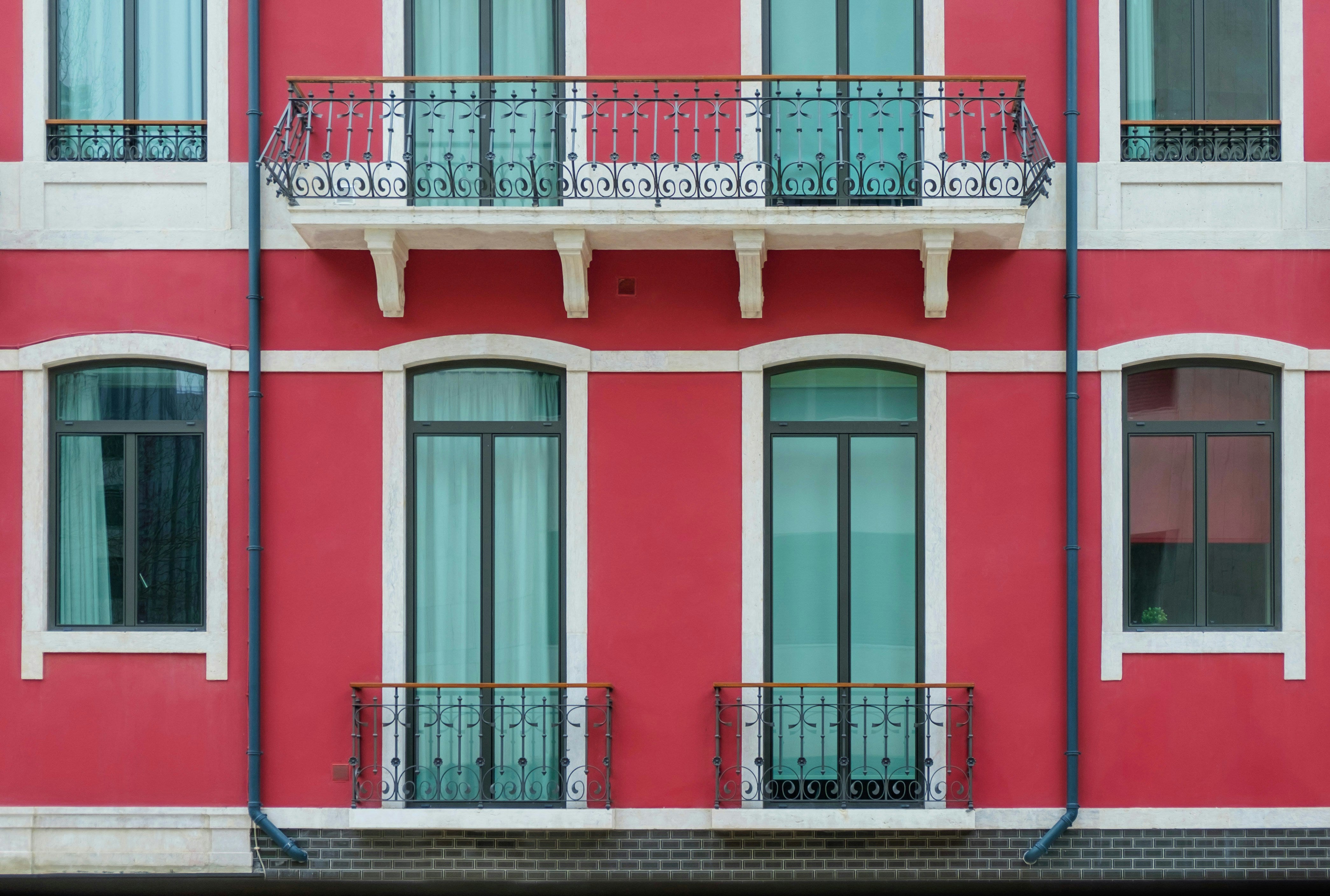 Warum Fensterfolien der ideale Schutz für Ihre Balkontüren sind